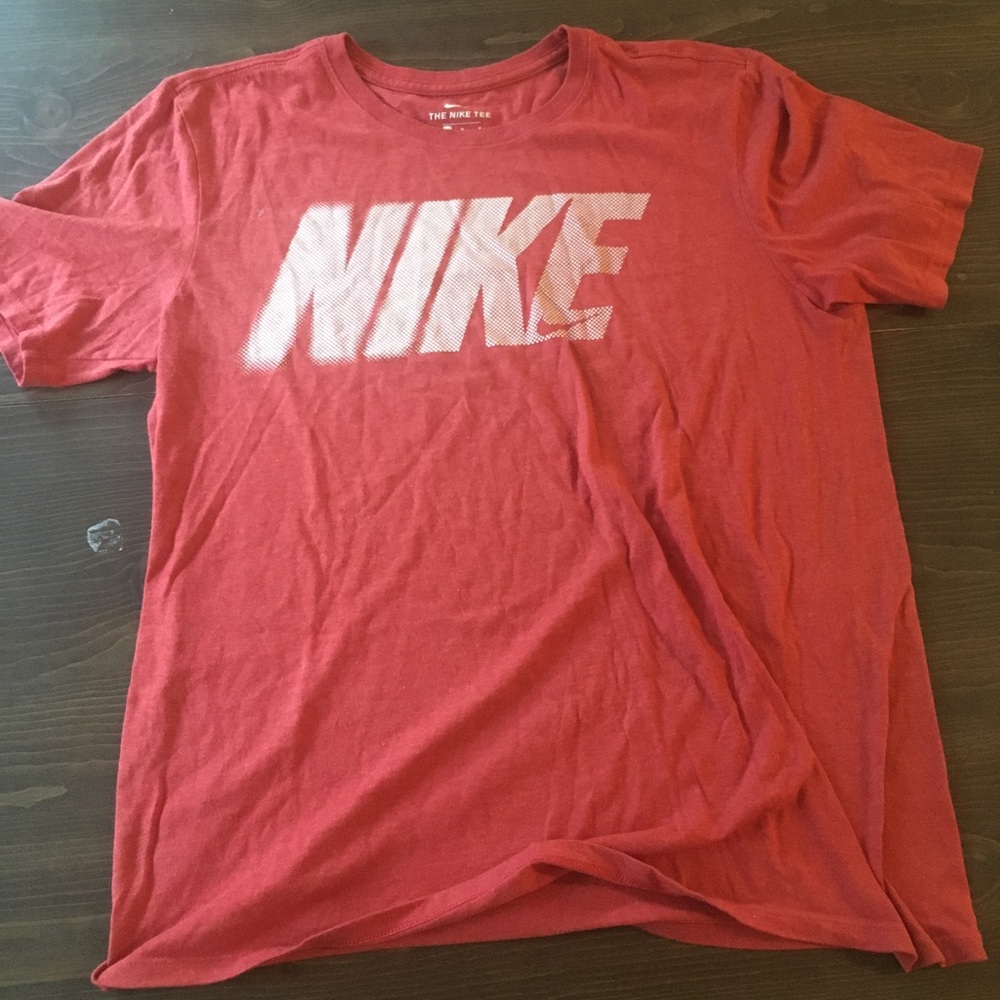 Men’s medium red Nike tee